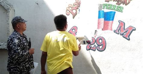 Zambo inmates renounce gang membership .
